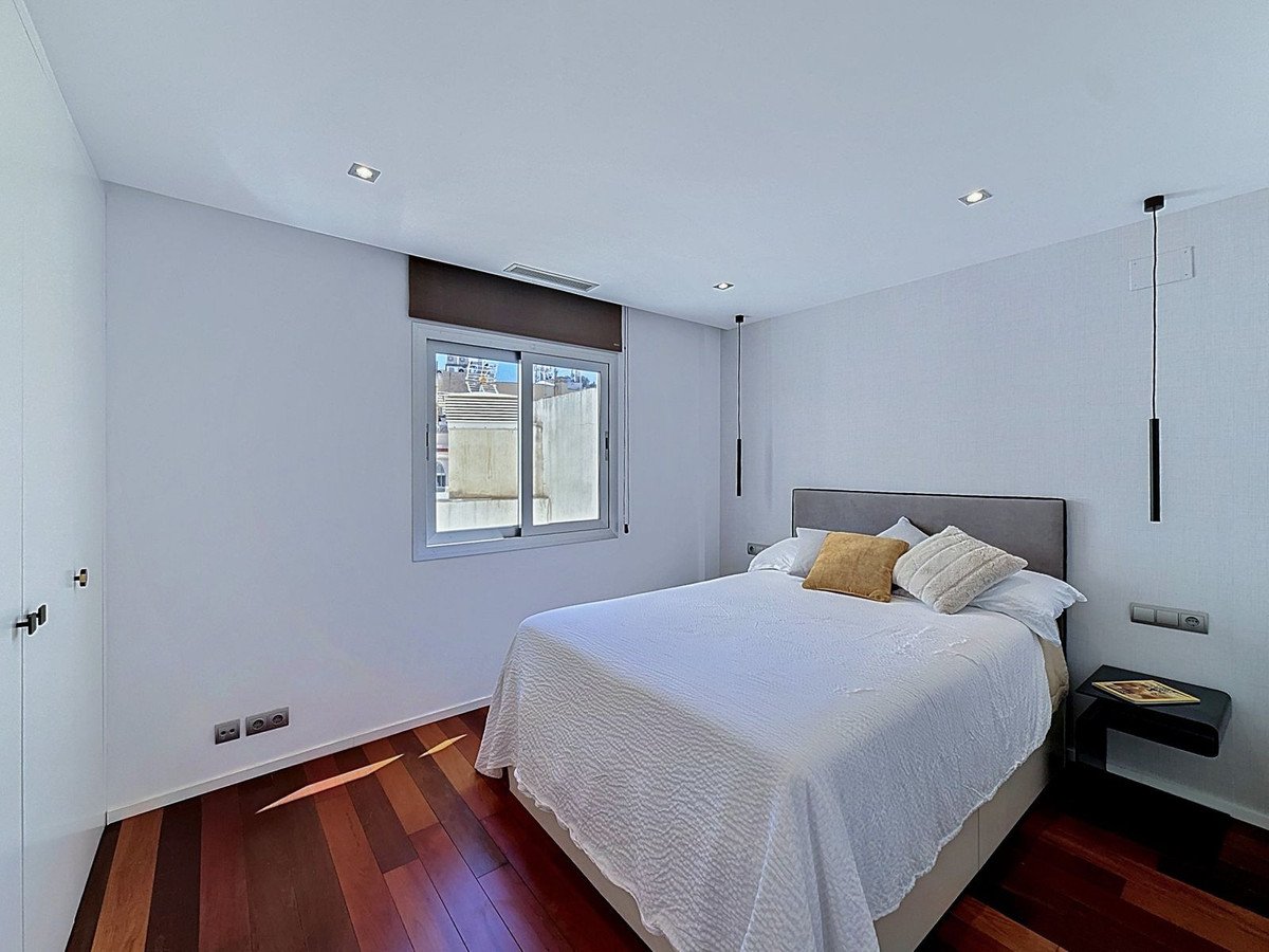 2 Bed Middle Floor Apartment in Centro Histórico