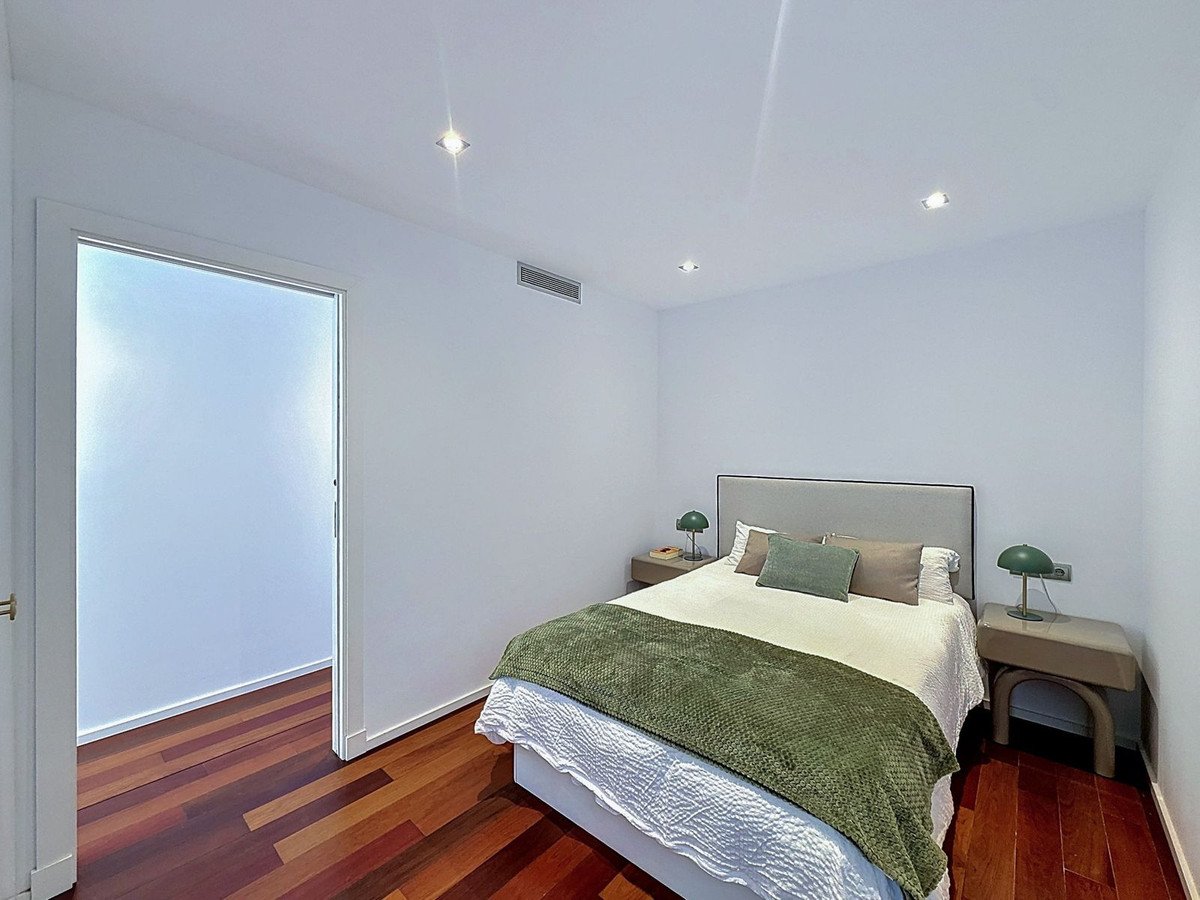 2 Bed Middle Floor Apartment in Centro Histórico