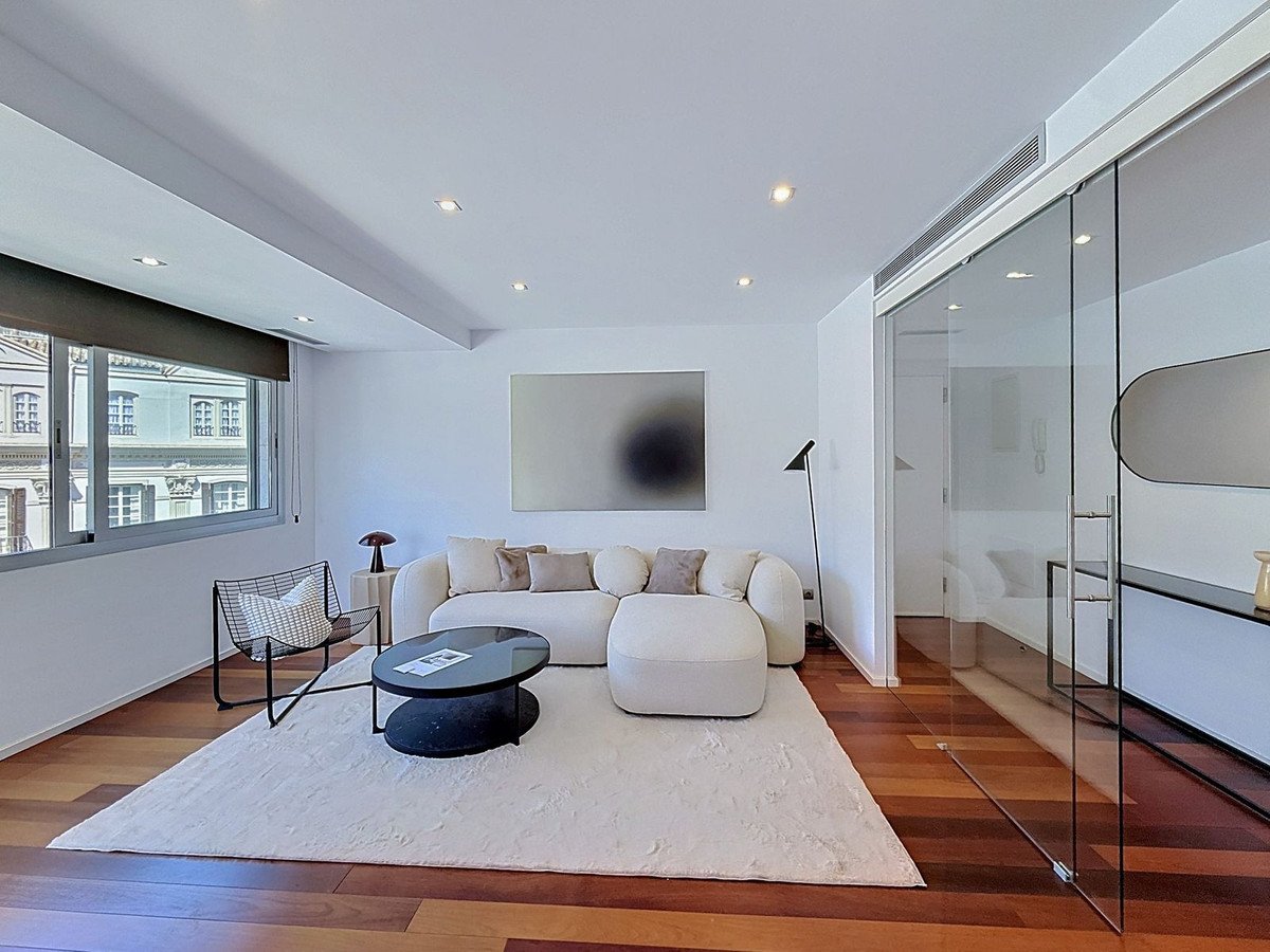 2 Bed Middle Floor Apartment in Centro Histórico