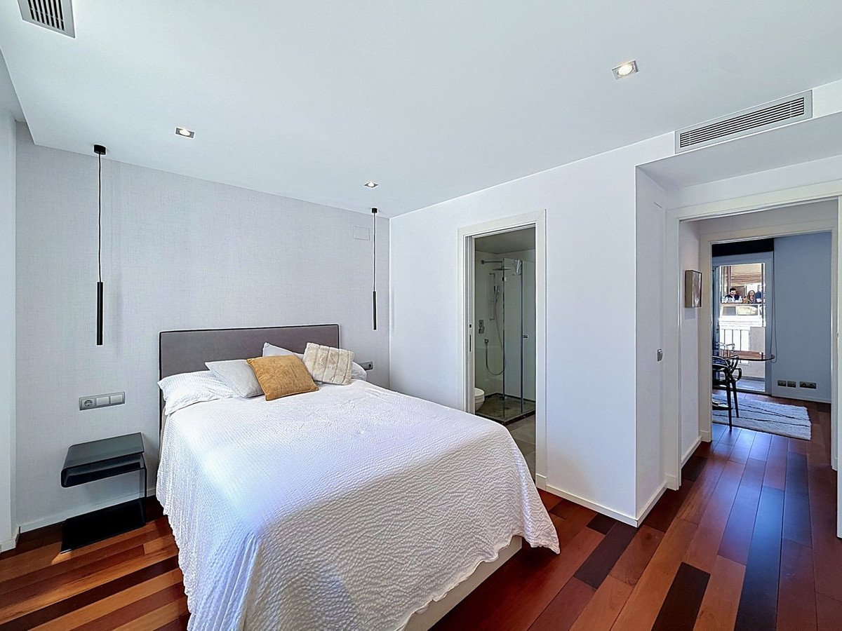 2 Bed Middle Floor Apartment in Centro Histórico