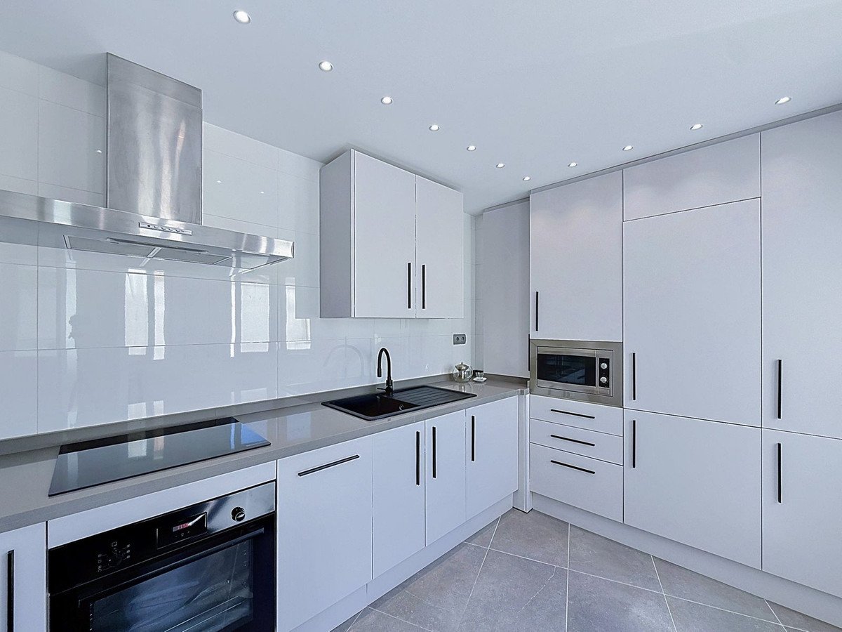 2 Bed Middle Floor Apartment in Centro Histórico