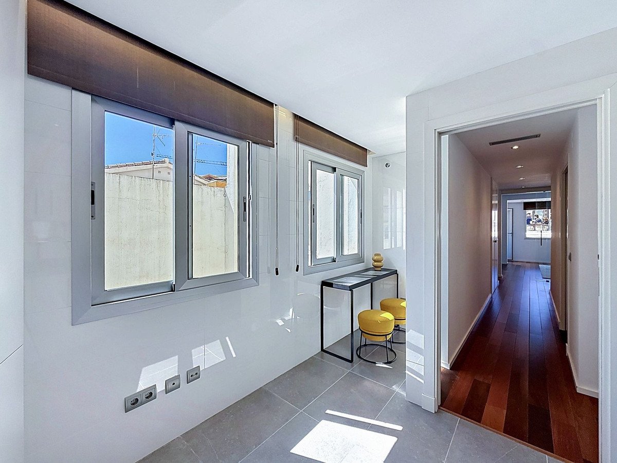 2 Bed Middle Floor Apartment in Centro Histórico