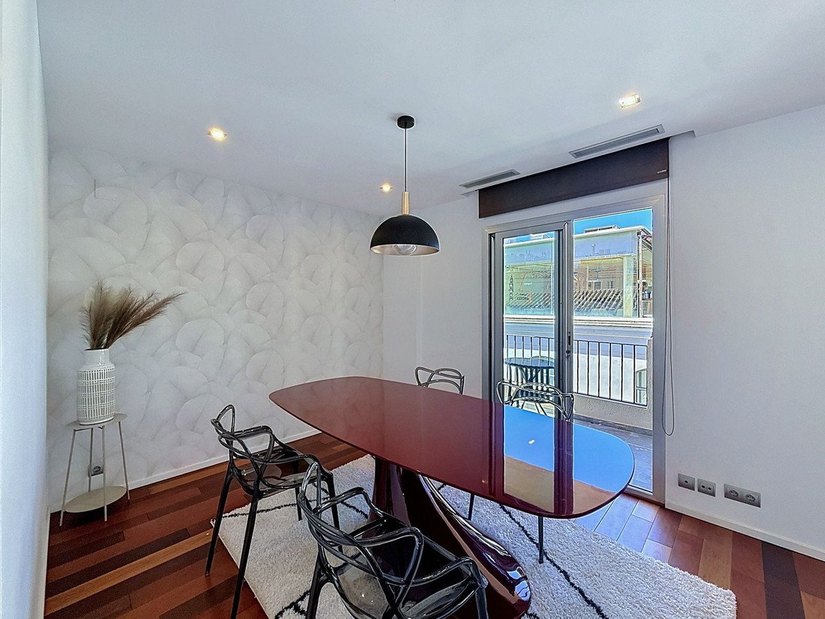 2 Bed Middle Floor Apartment in Centro Histórico