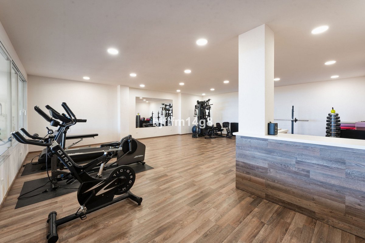 2 Bed Middle Floor Apartment in Nueva Andalucía