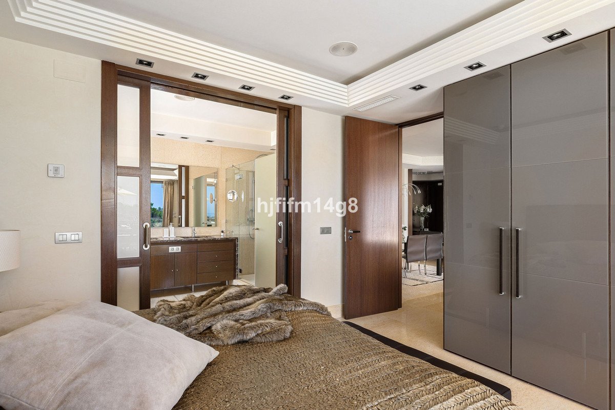 2 Bed Middle Floor Apartment in Nueva Andalucía