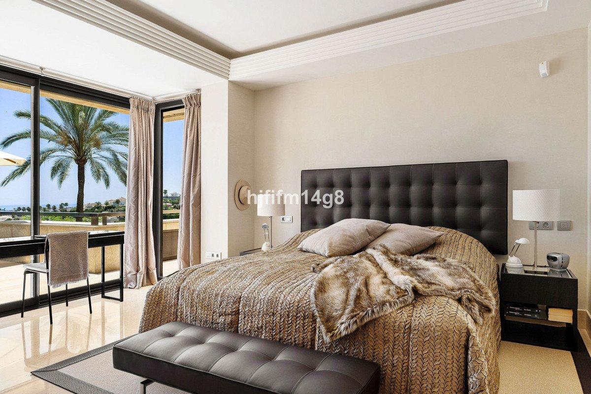 2 Bed Middle Floor Apartment in Nueva Andalucía