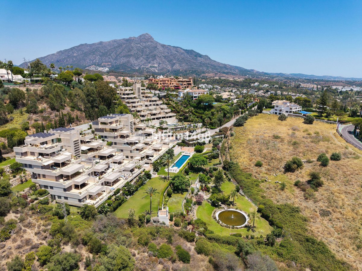 2 Bed Middle Floor Apartment in Nueva Andalucía