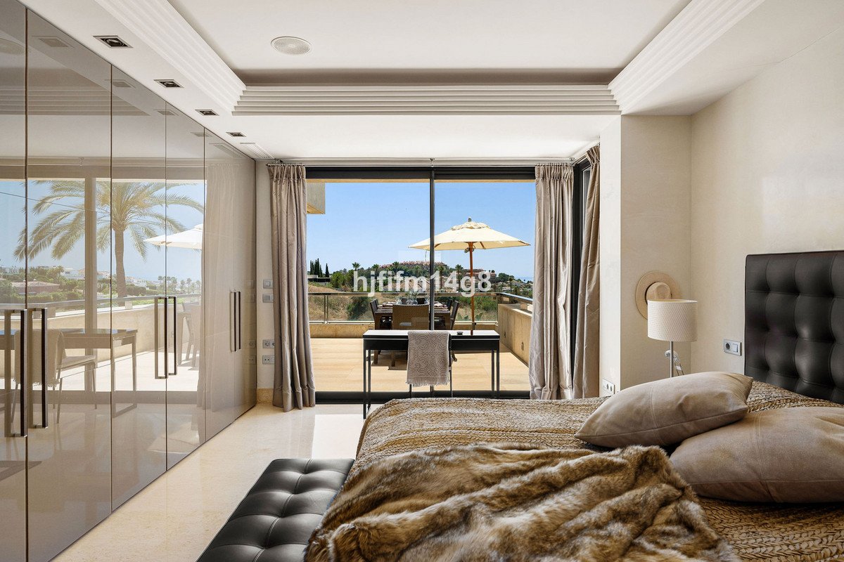 2 Bed Middle Floor Apartment in Nueva Andalucía