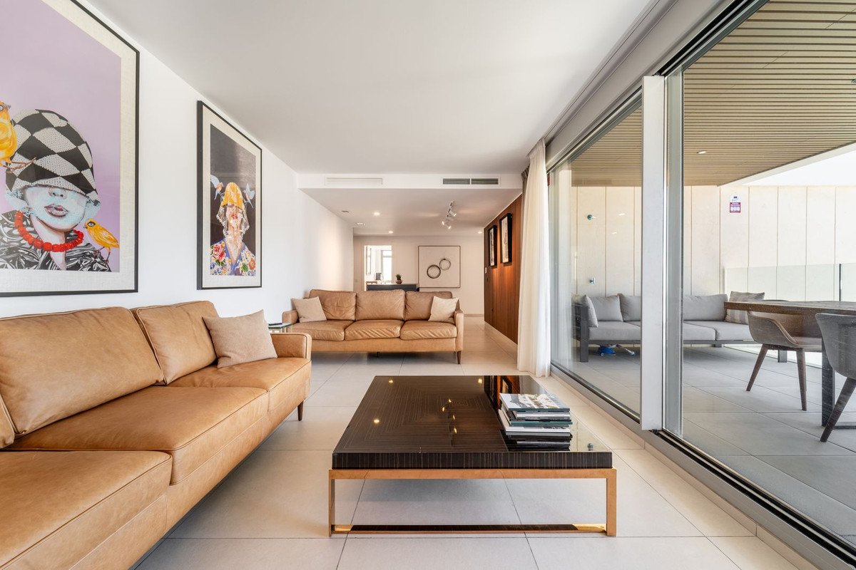 3 Bed Middle Floor Apartment in Elviria