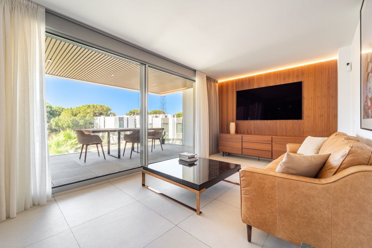 3 Bed Middle Floor Apartment in Elviria