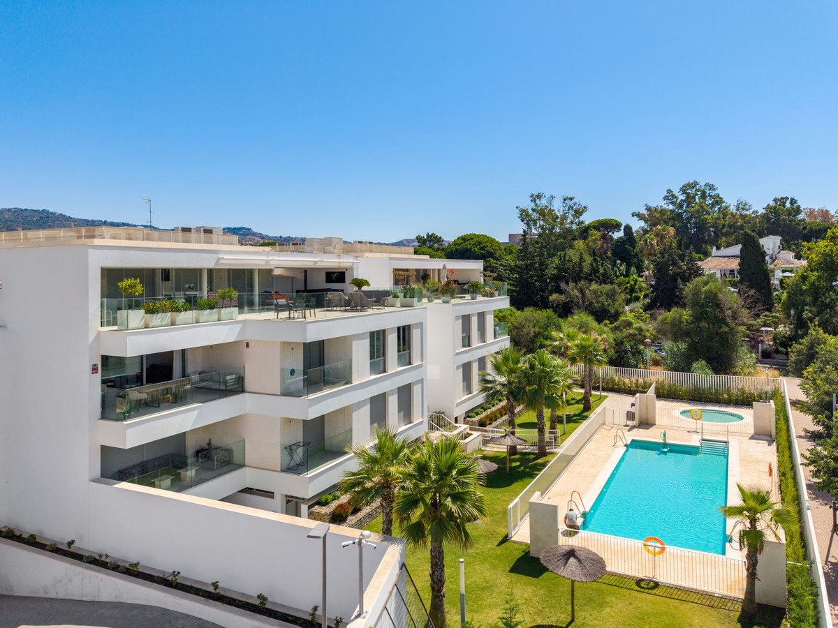 3 Bed Middle Floor Apartment in Elviria