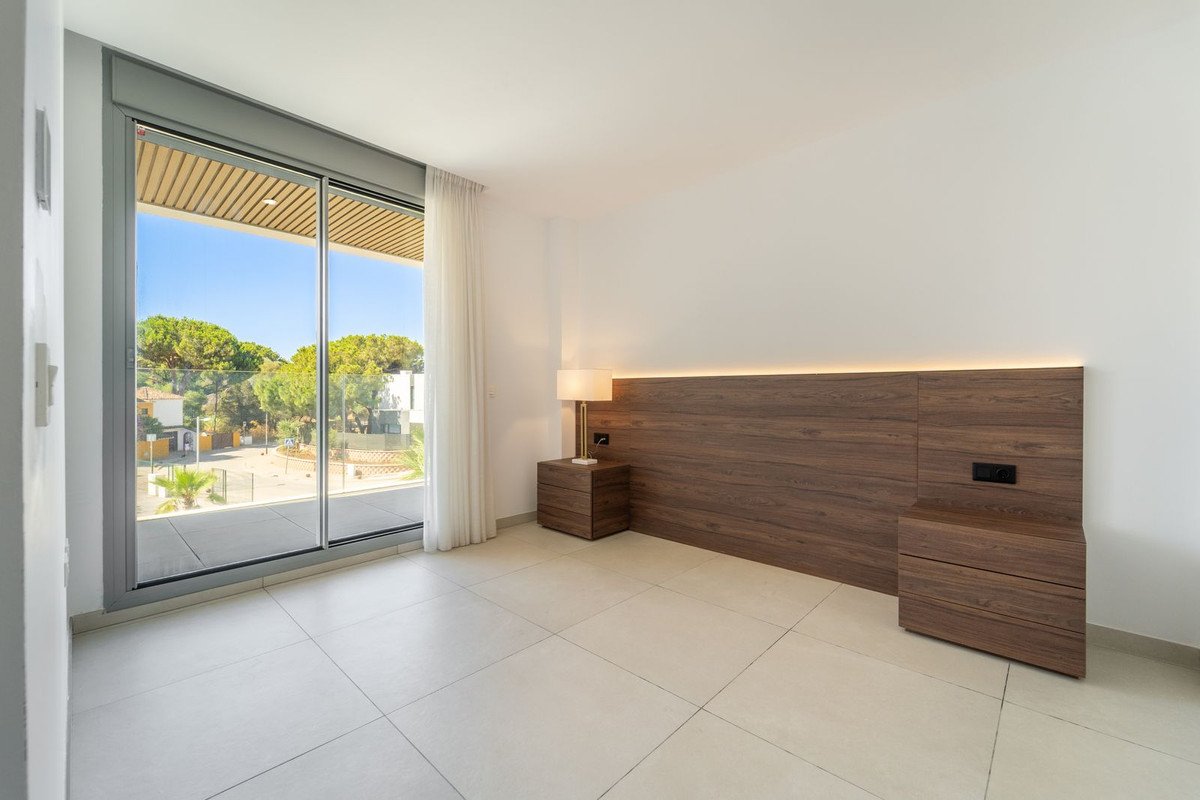 3 Bed Middle Floor Apartment in Elviria