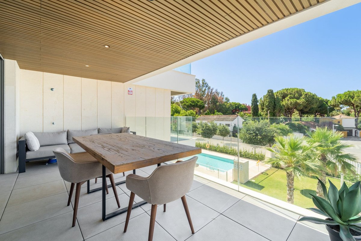 3 Bed Middle Floor Apartment in Elviria