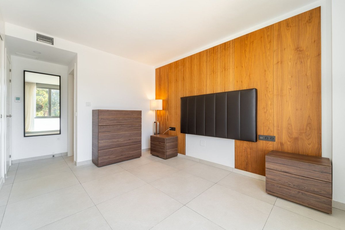 3 Bed Middle Floor Apartment in Elviria