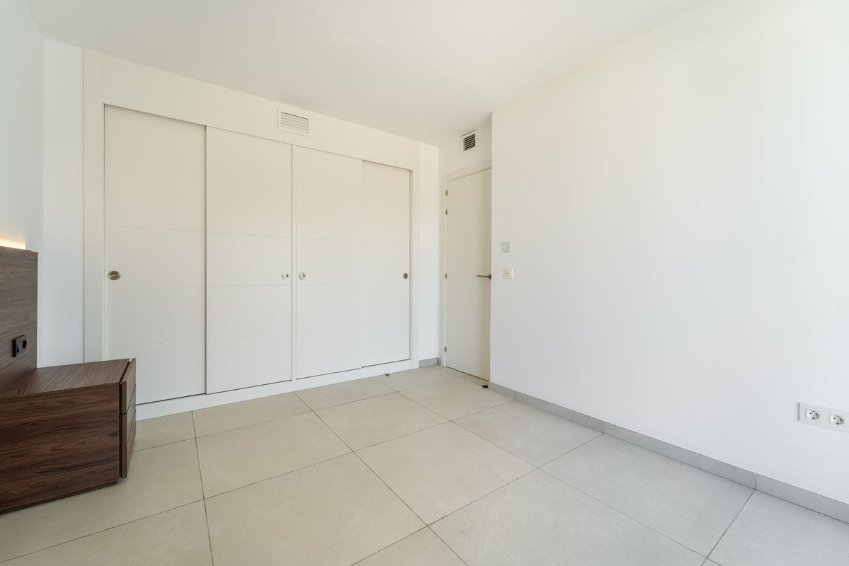 3 Bed Middle Floor Apartment in Elviria
