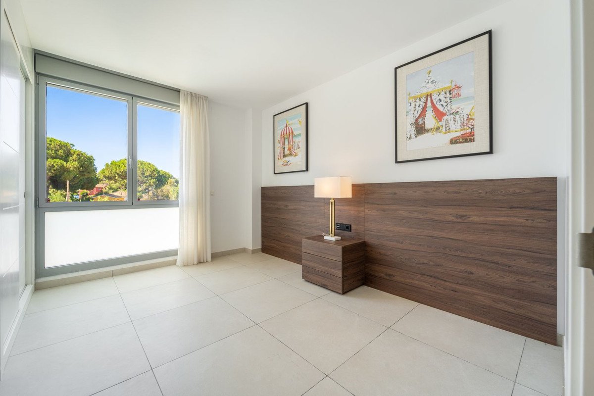 3 Bed Middle Floor Apartment in Elviria