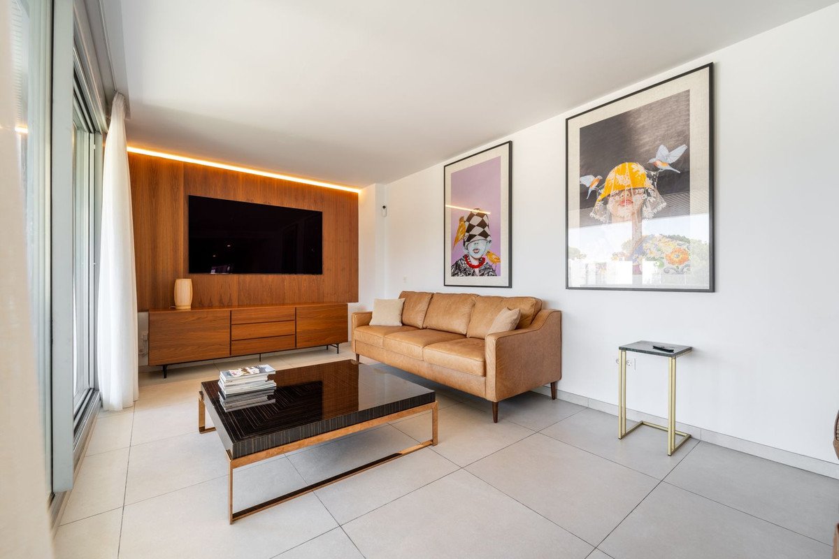 3 Bed Middle Floor Apartment in Elviria