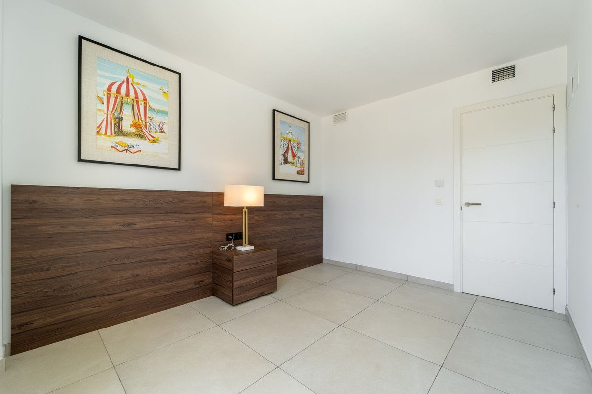 3 Bed Middle Floor Apartment in Elviria