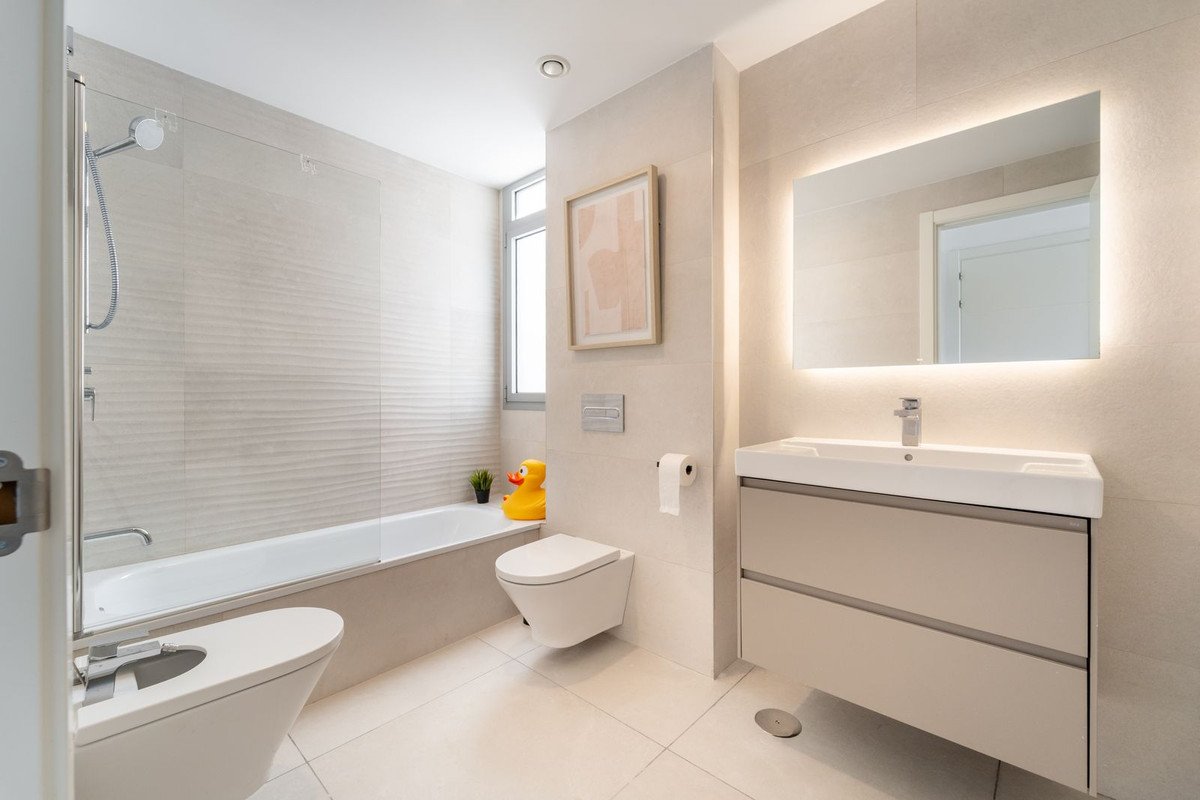3 Bed Middle Floor Apartment in Elviria