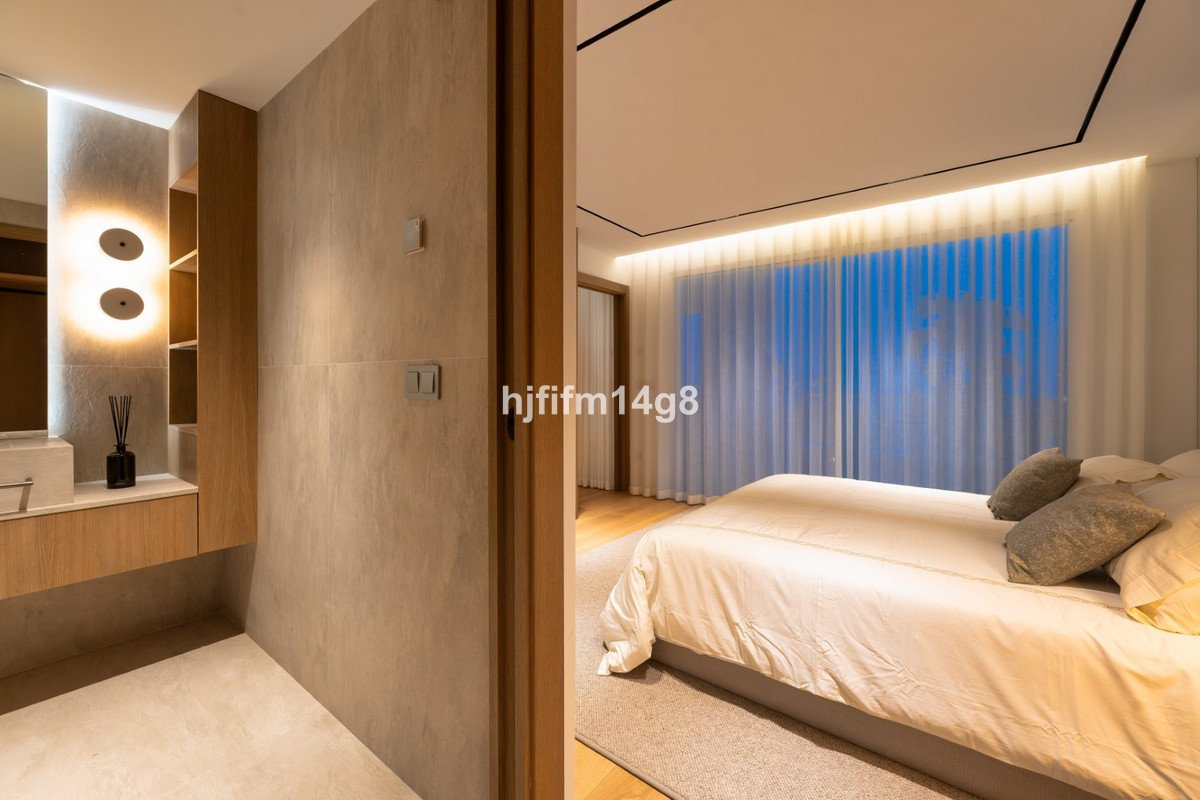 3 Bed Middle Floor Apartment in Nueva Andalucía