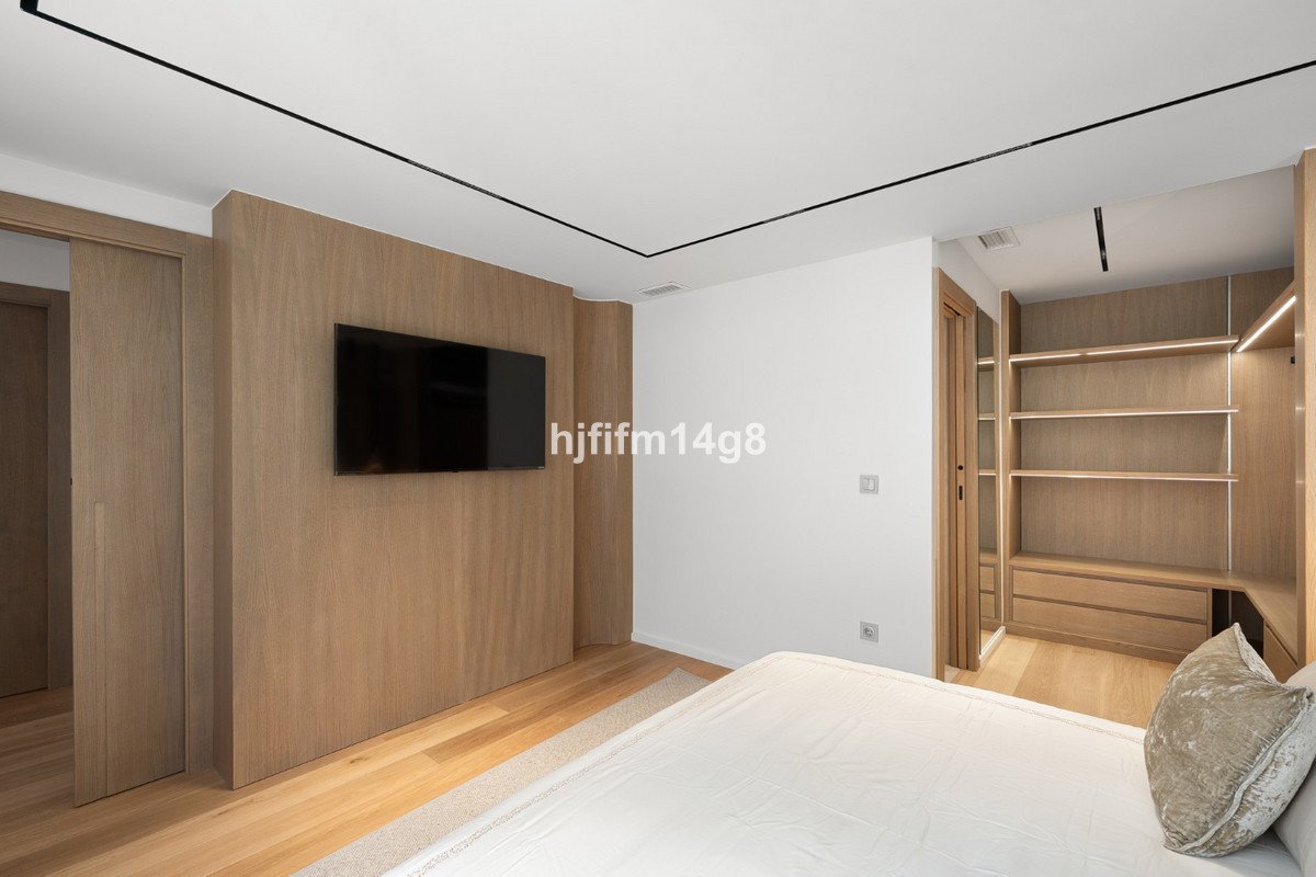 3 Bed Middle Floor Apartment in Nueva Andalucía