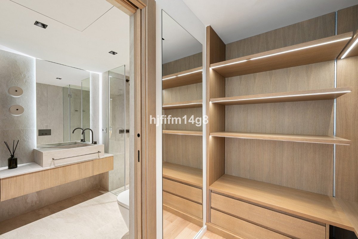 3 Bed Middle Floor Apartment in Nueva Andalucía