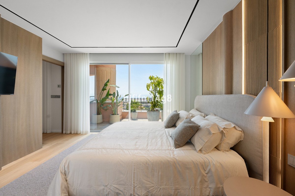 3 Bed Middle Floor Apartment in Nueva Andalucía