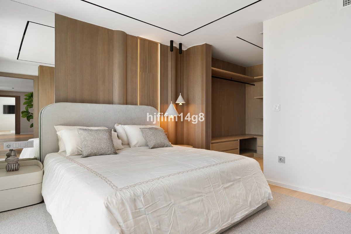 3 Bed Middle Floor Apartment in Nueva Andalucía