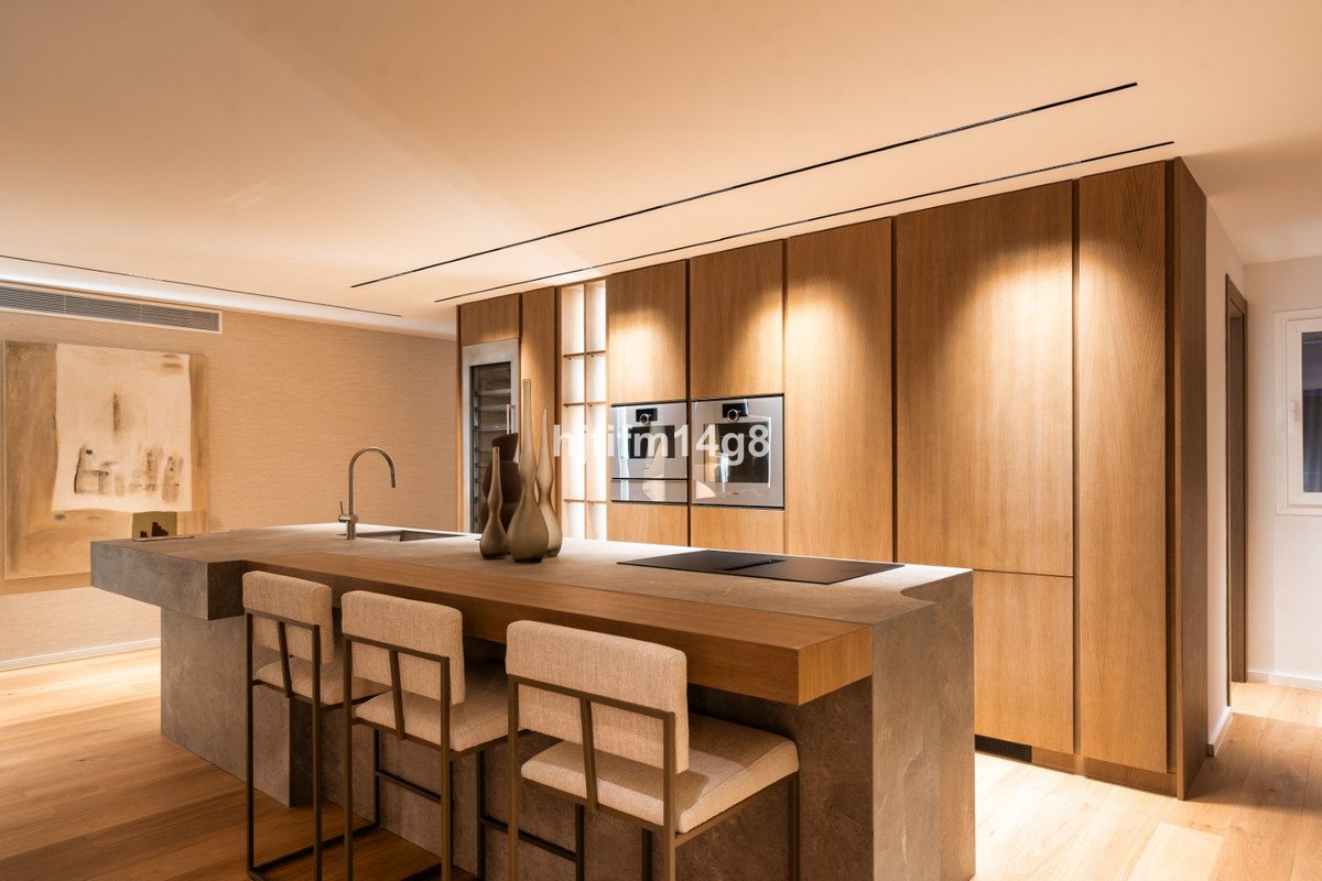 3 Bed Middle Floor Apartment in Nueva Andalucía