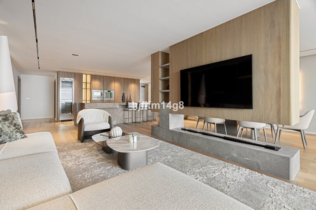 3 Bed Middle Floor Apartment in Nueva Andalucía