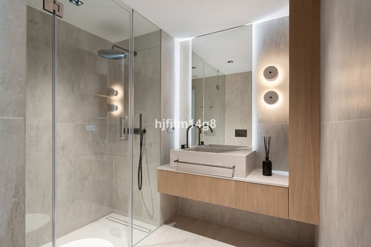 3 Bed Middle Floor Apartment in Nueva Andalucía
