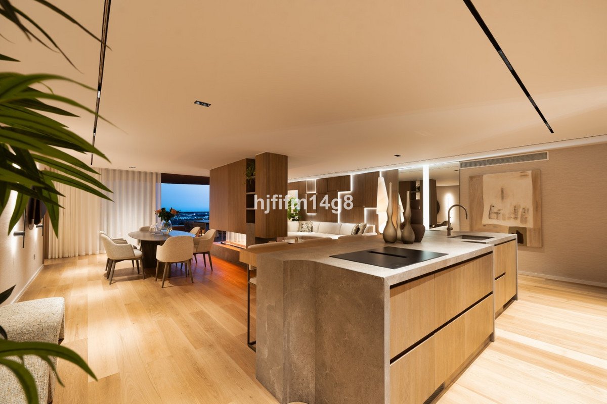 3 Bed Middle Floor Apartment in Nueva Andalucía