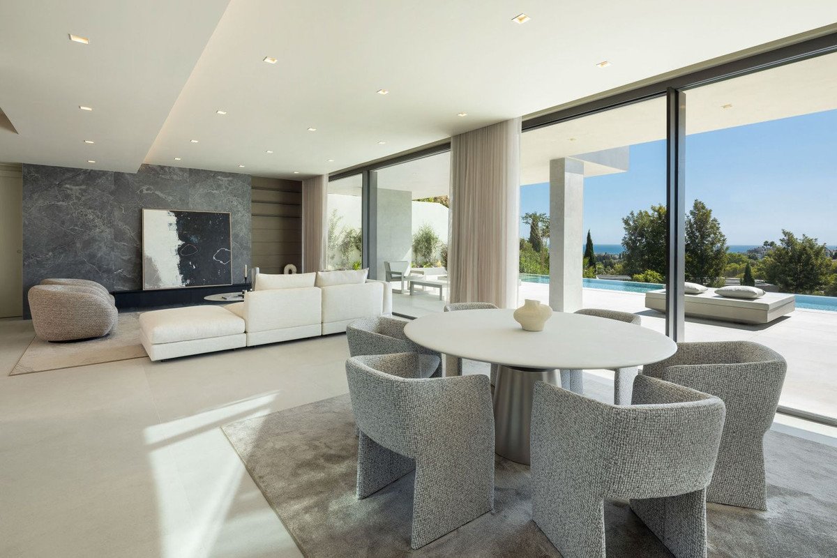 5 Bed Detached Villa in Los Flamingos
