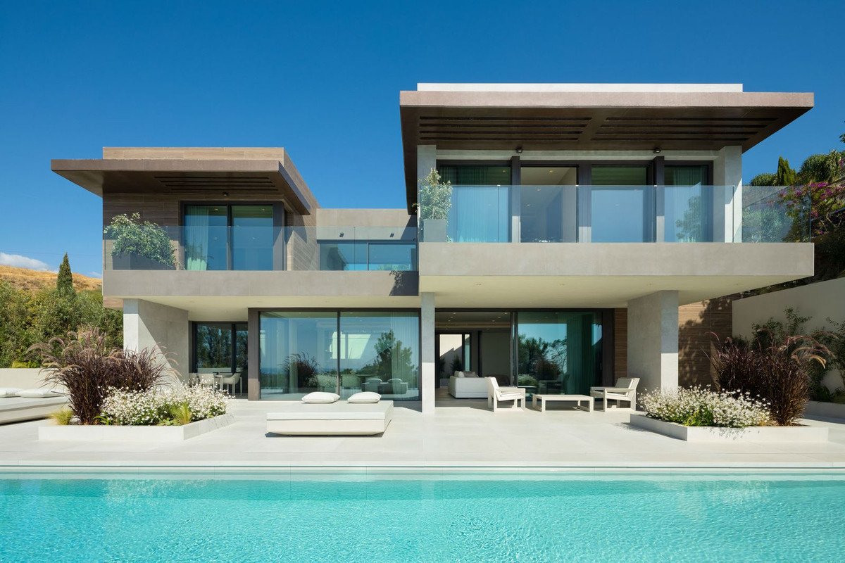 5 Bed Detached Villa in Los Flamingos