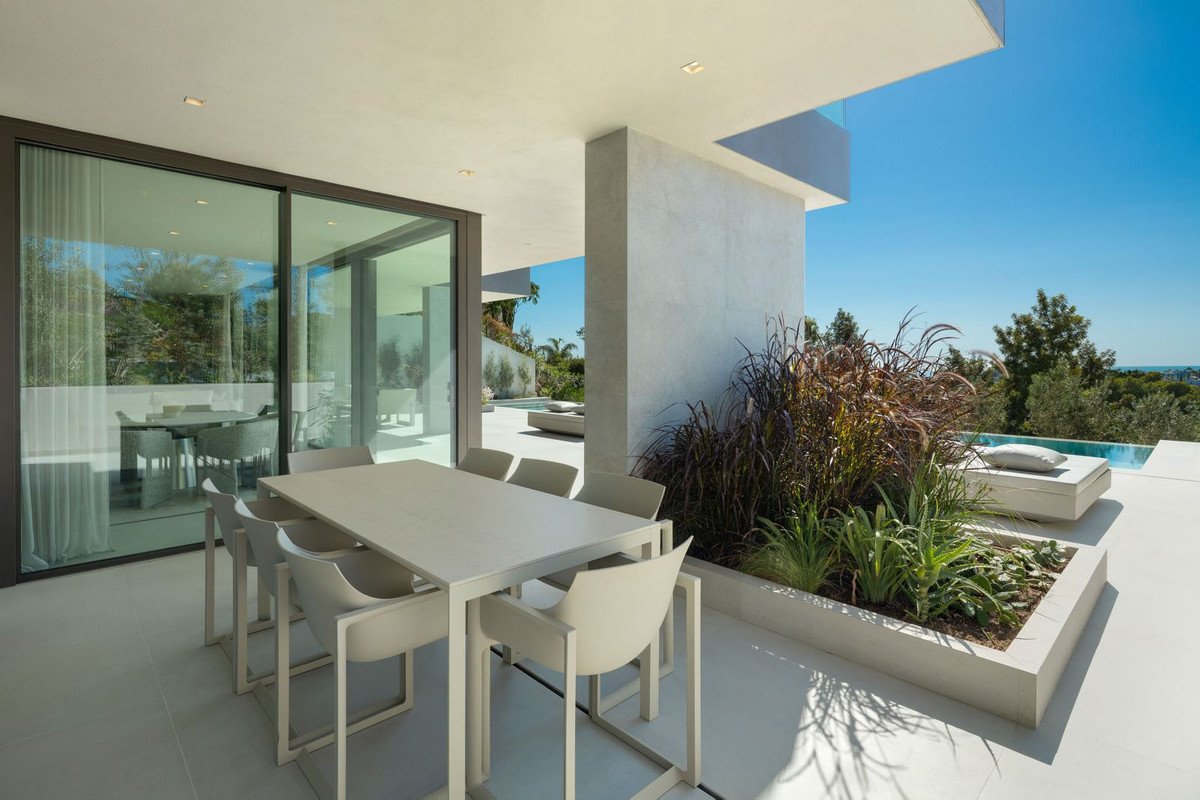5 Bed Detached Villa in Los Flamingos