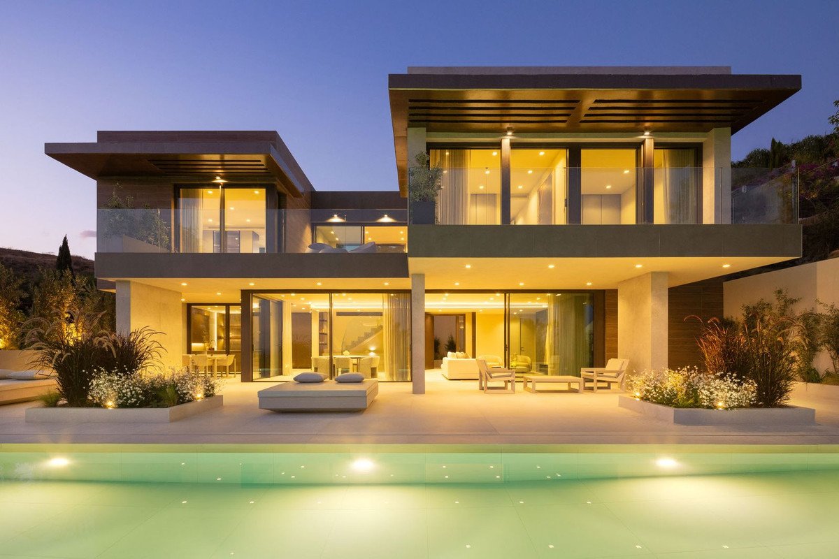 5 Bed Detached Villa in Los Flamingos