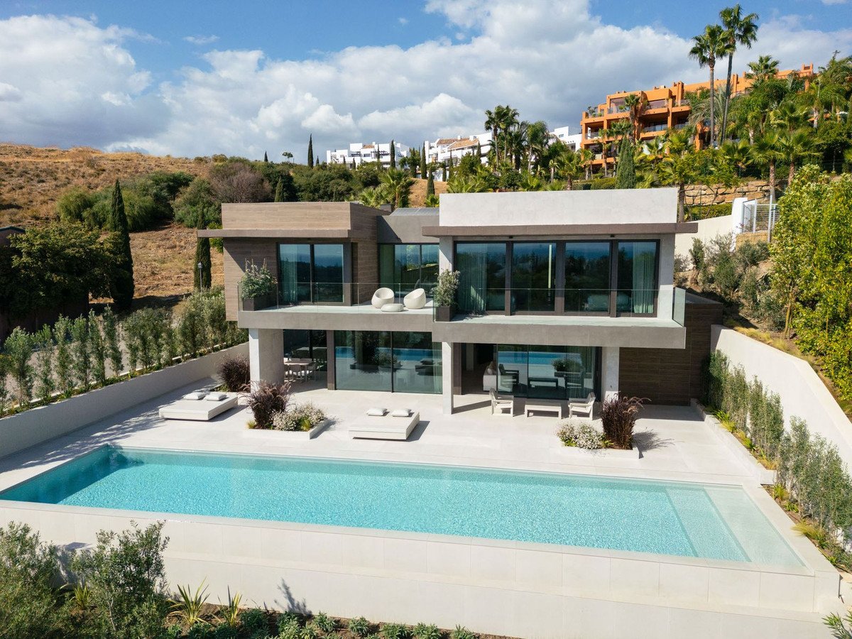 5 Bed Detached Villa in Los Flamingos
