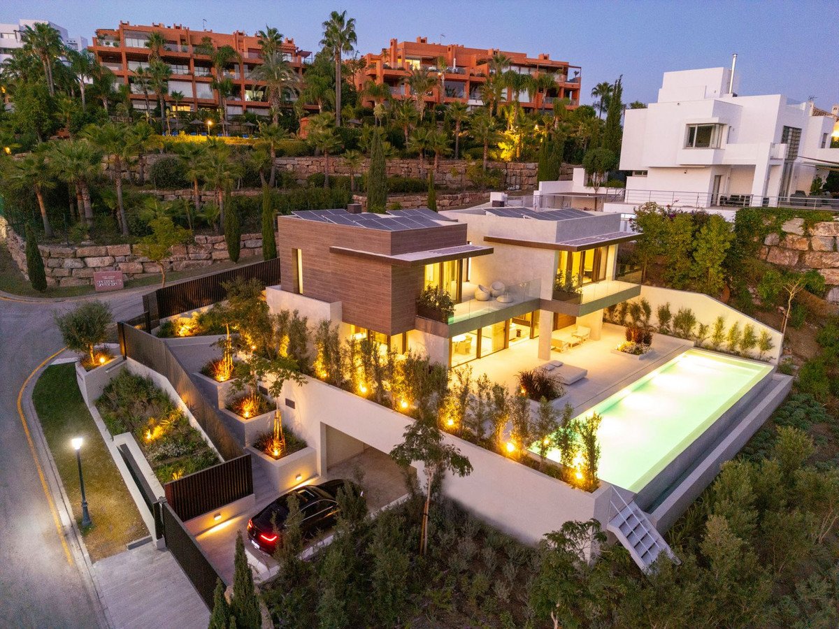 5 Bed Detached Villa in Los Flamingos