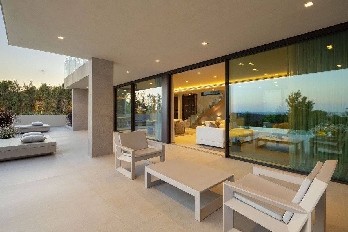 5 Bed Detached Villa in Los Flamingos