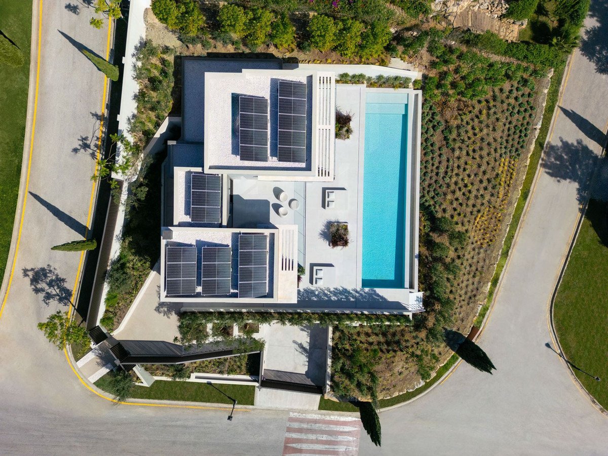 5 Bed Detached Villa in Los Flamingos