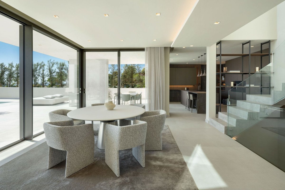 5 Bed Detached Villa in Los Flamingos
