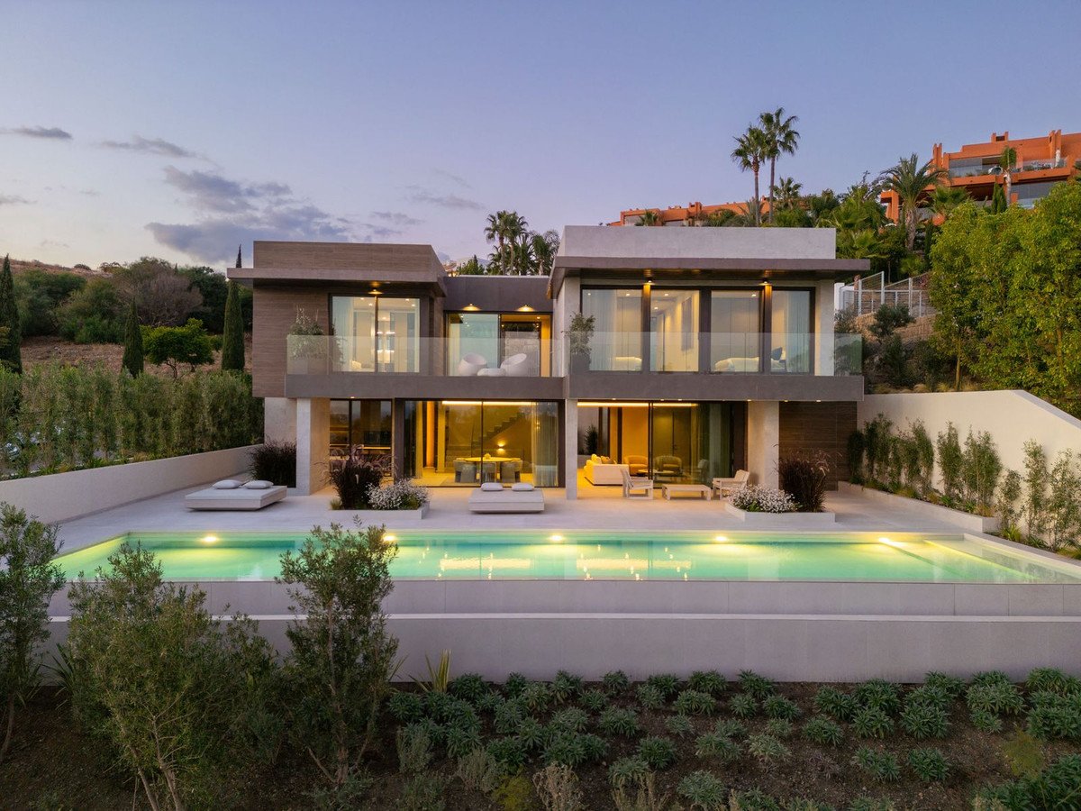 5 Bed Detached Villa in Los Flamingos