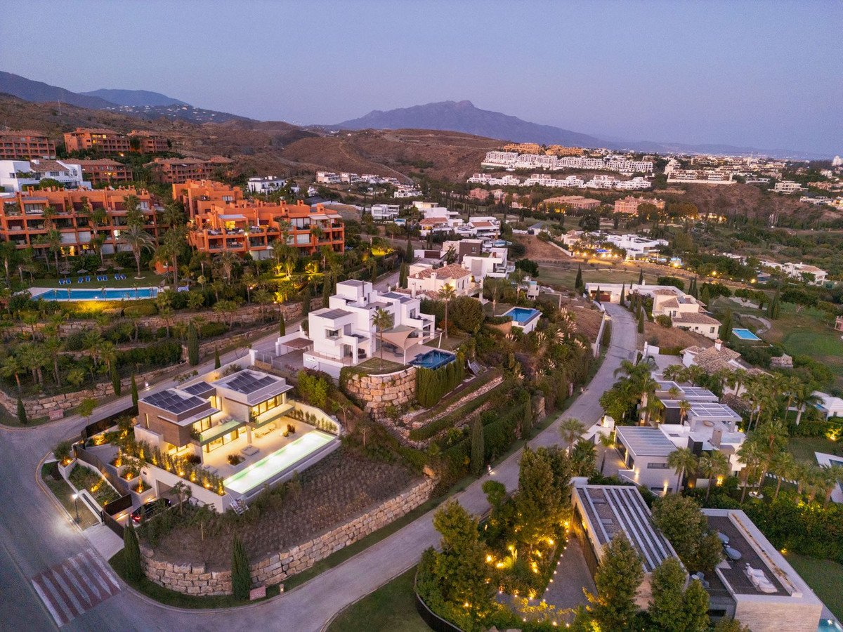 5 Bed Detached Villa in Los Flamingos