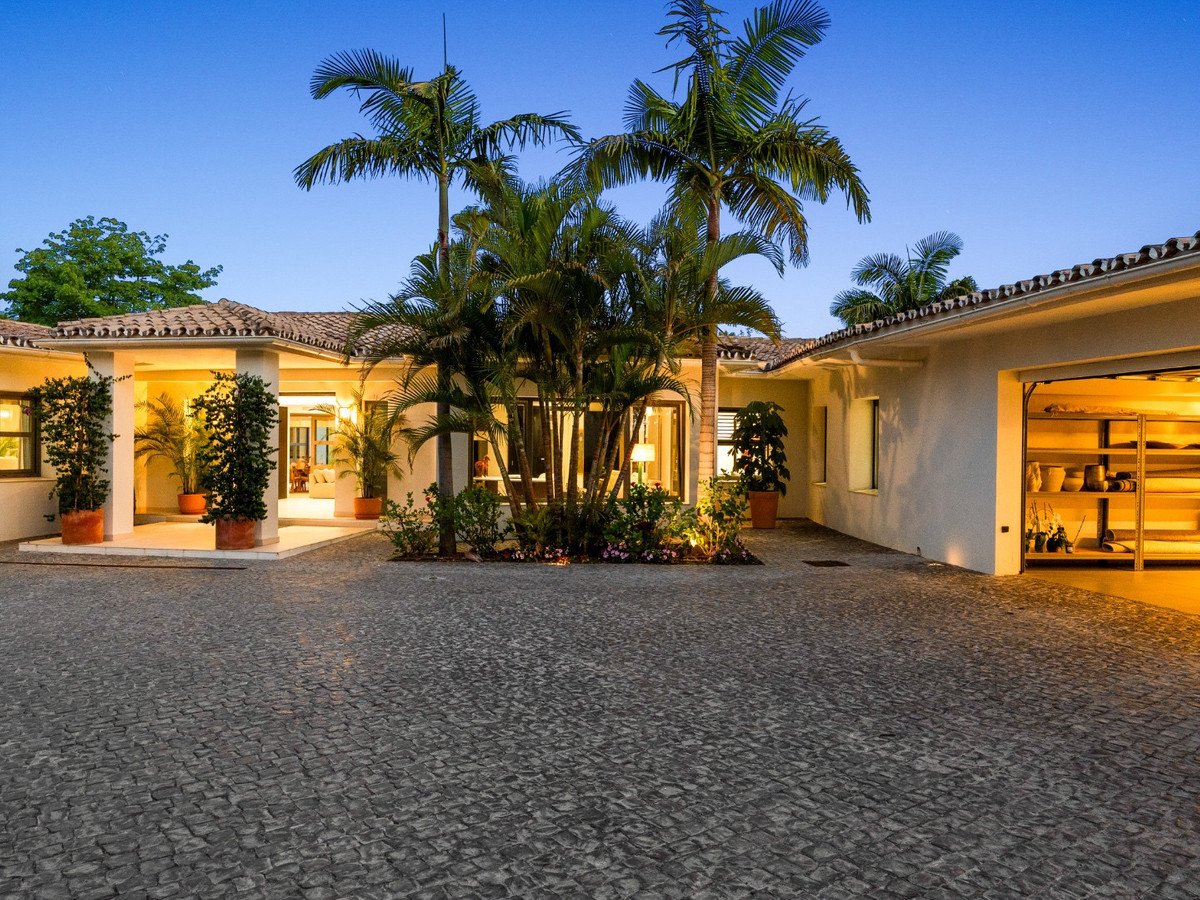 5 Bed Detached Villa in Nueva Andalucía