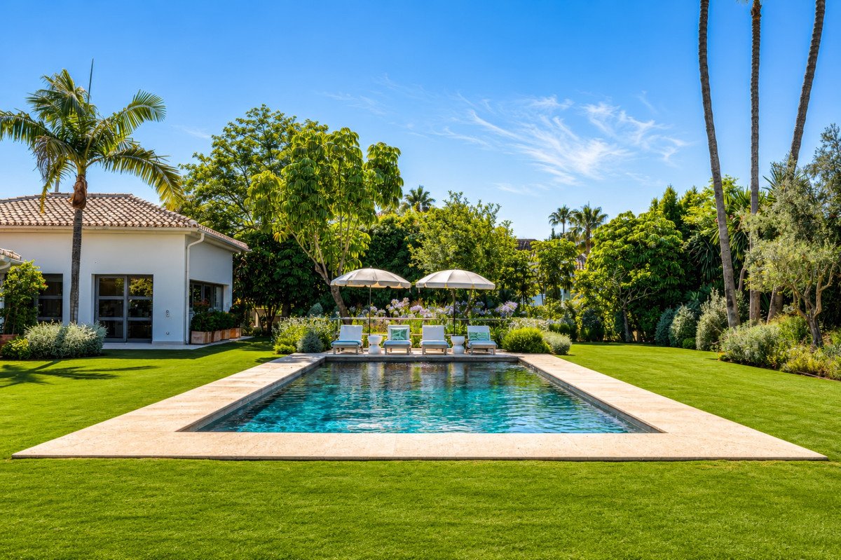 5 Bed Detached Villa in Nueva Andalucía
