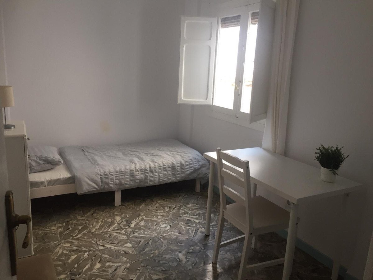 4 Bed Middle Floor Apartment in Alicante City