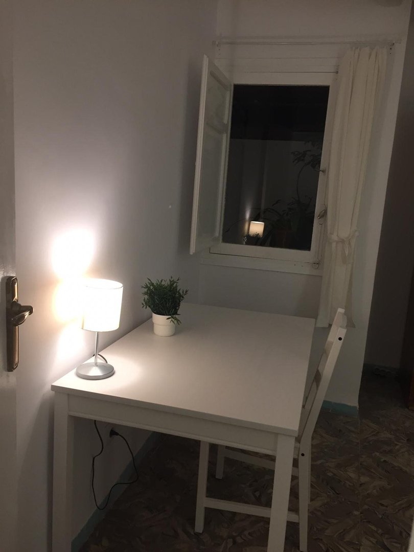 4 Bed Middle Floor Apartment in Alicante City