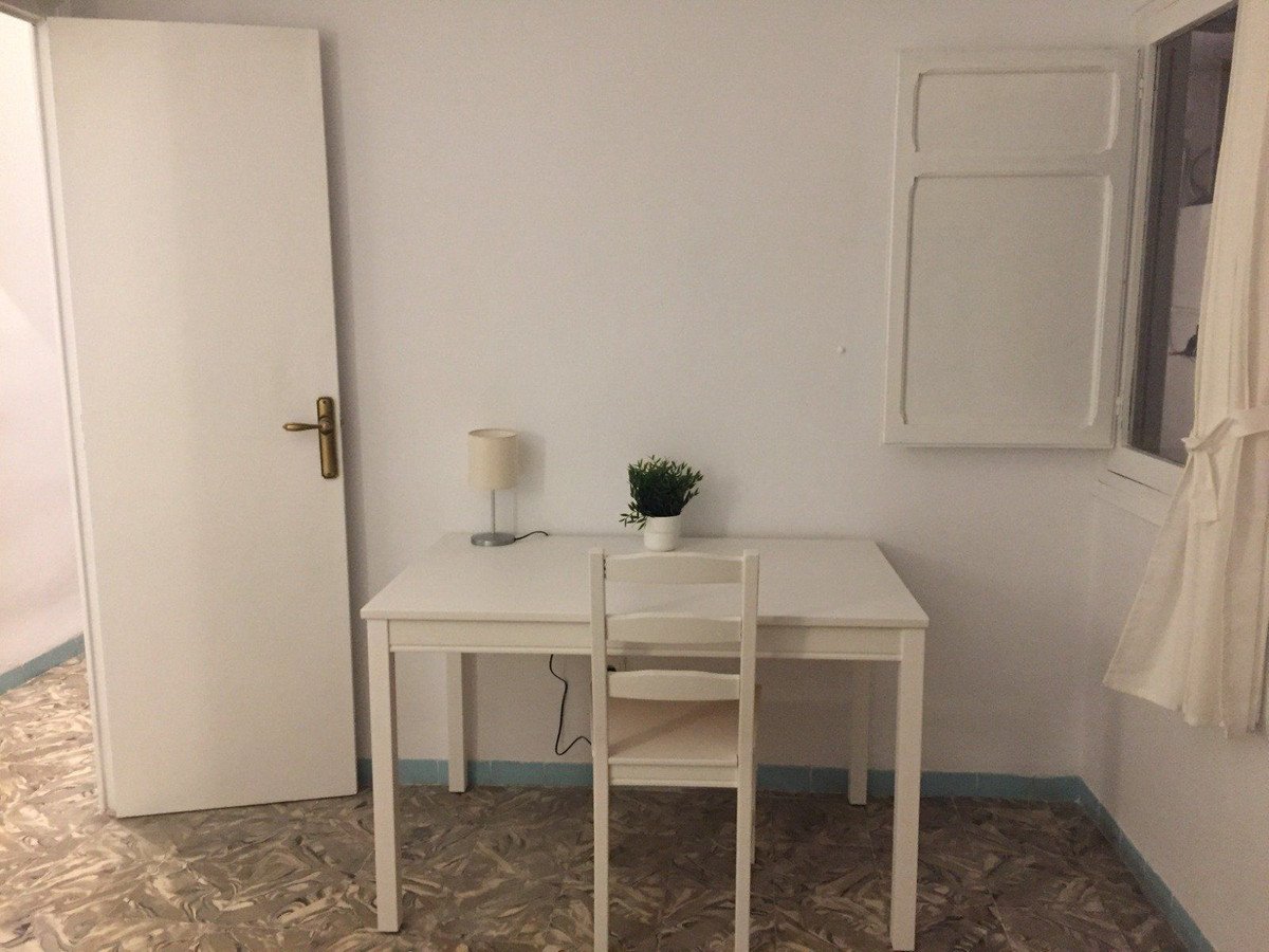4 Bed Middle Floor Apartment in Alicante City