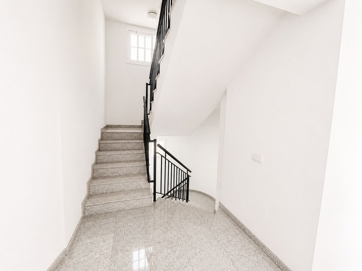 2 Bed Middle Floor Apartment in Guaro