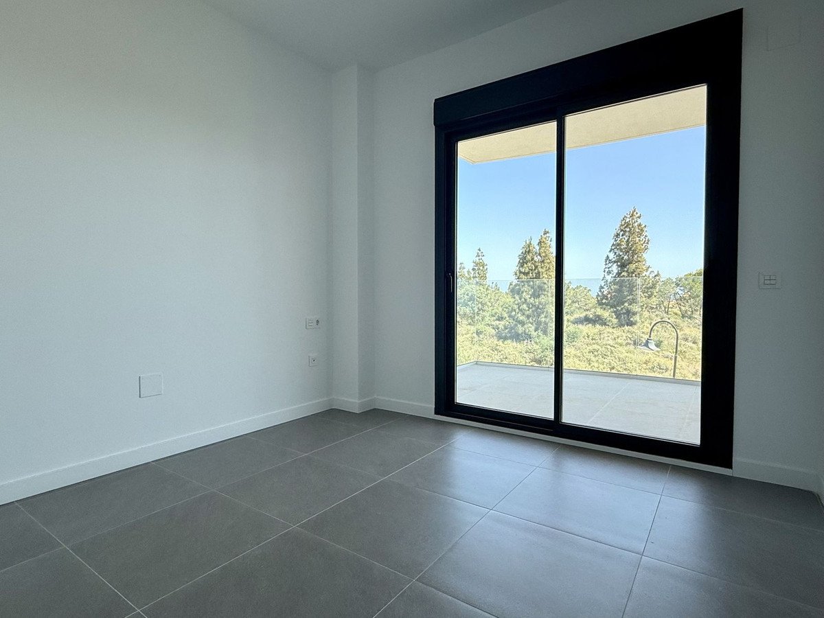 2 Bed Middle Floor Apartment in Mijas Costa